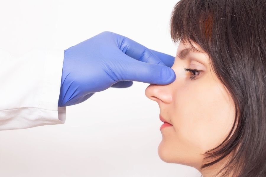 Un naso perfetto con la medicina estetica: il rinofiller