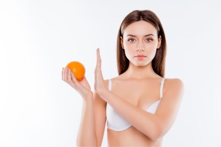 Addio alla pelle a “buccia d’arancia”: ecco i trattamenti per eliminarla